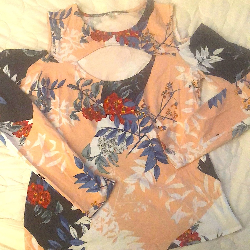 Guess long sleeve cold shoulder top.
